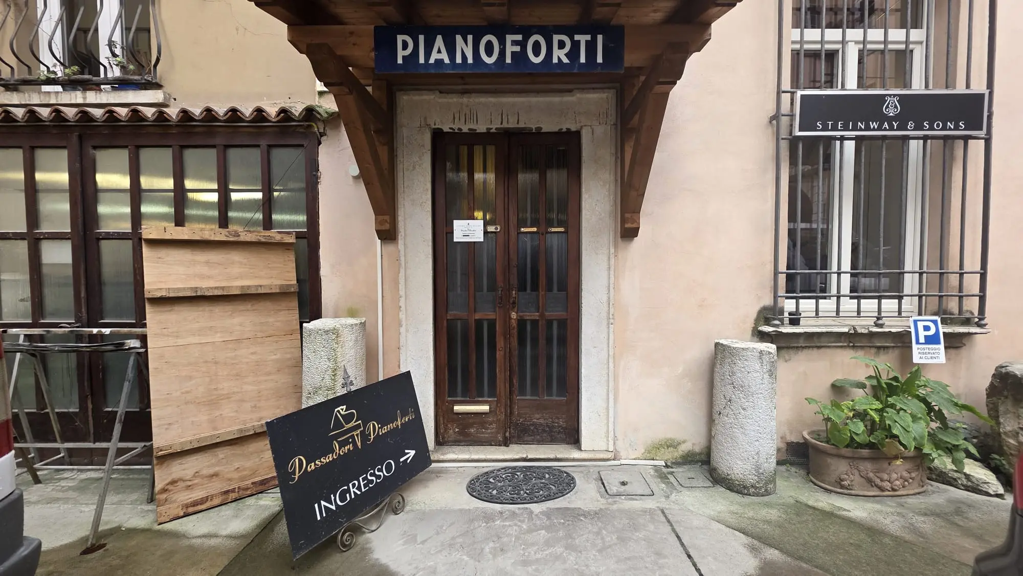 Il laboratorio della famiglia Passadori in città