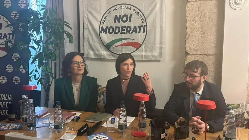 Da sinistra: Mariastella Gelmini, Laura Tavelli e Giuseppe Abruzzo - © www.giornaledibrescia.it