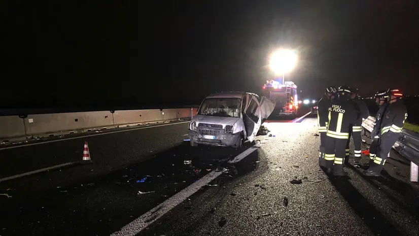 Uno dei mezzi incidentati in Corda Molle -  Marco Ortogni/Neg © www.giornaledibrescia.it