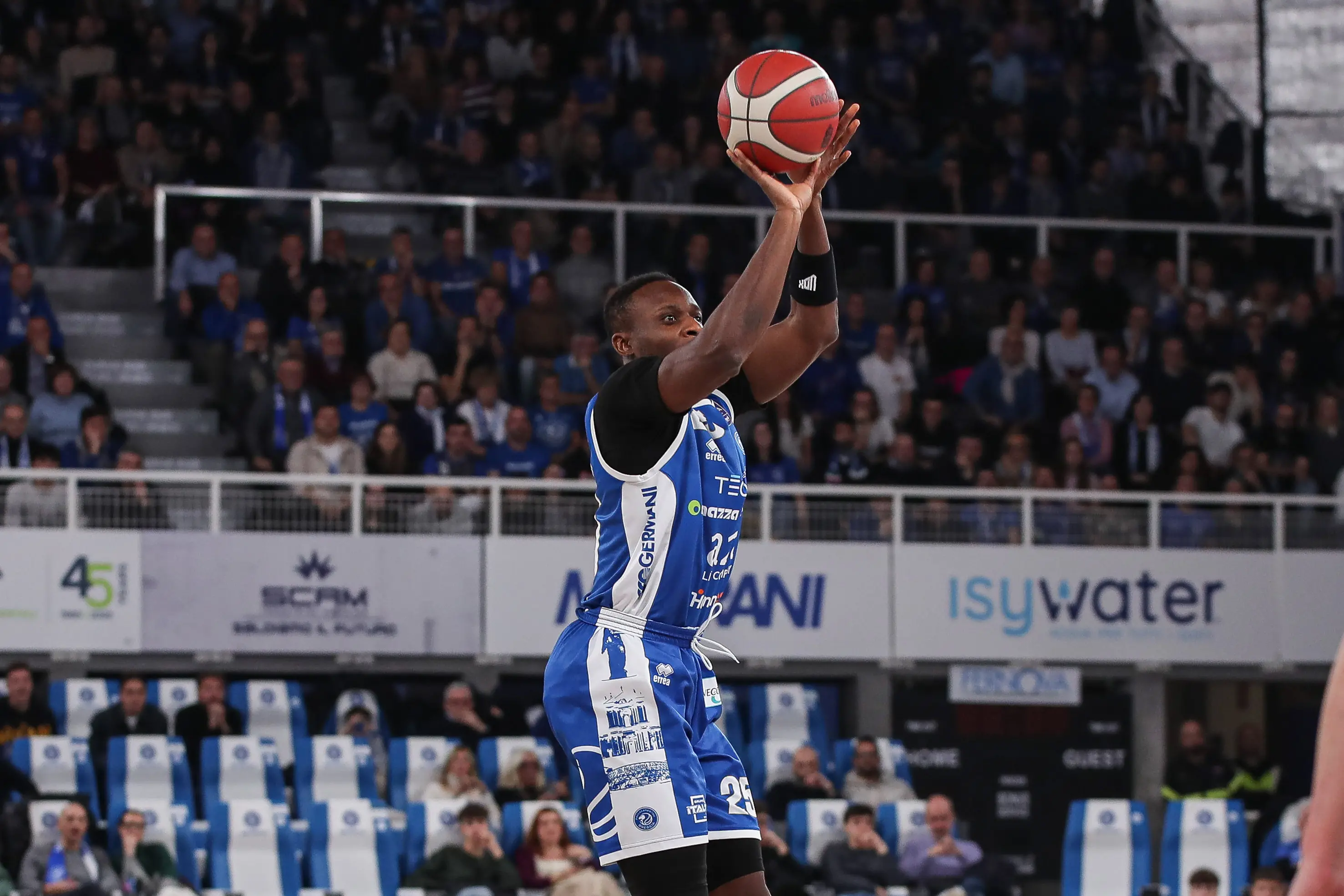 Germani-Cremona: le foto dal PalaLeonessa