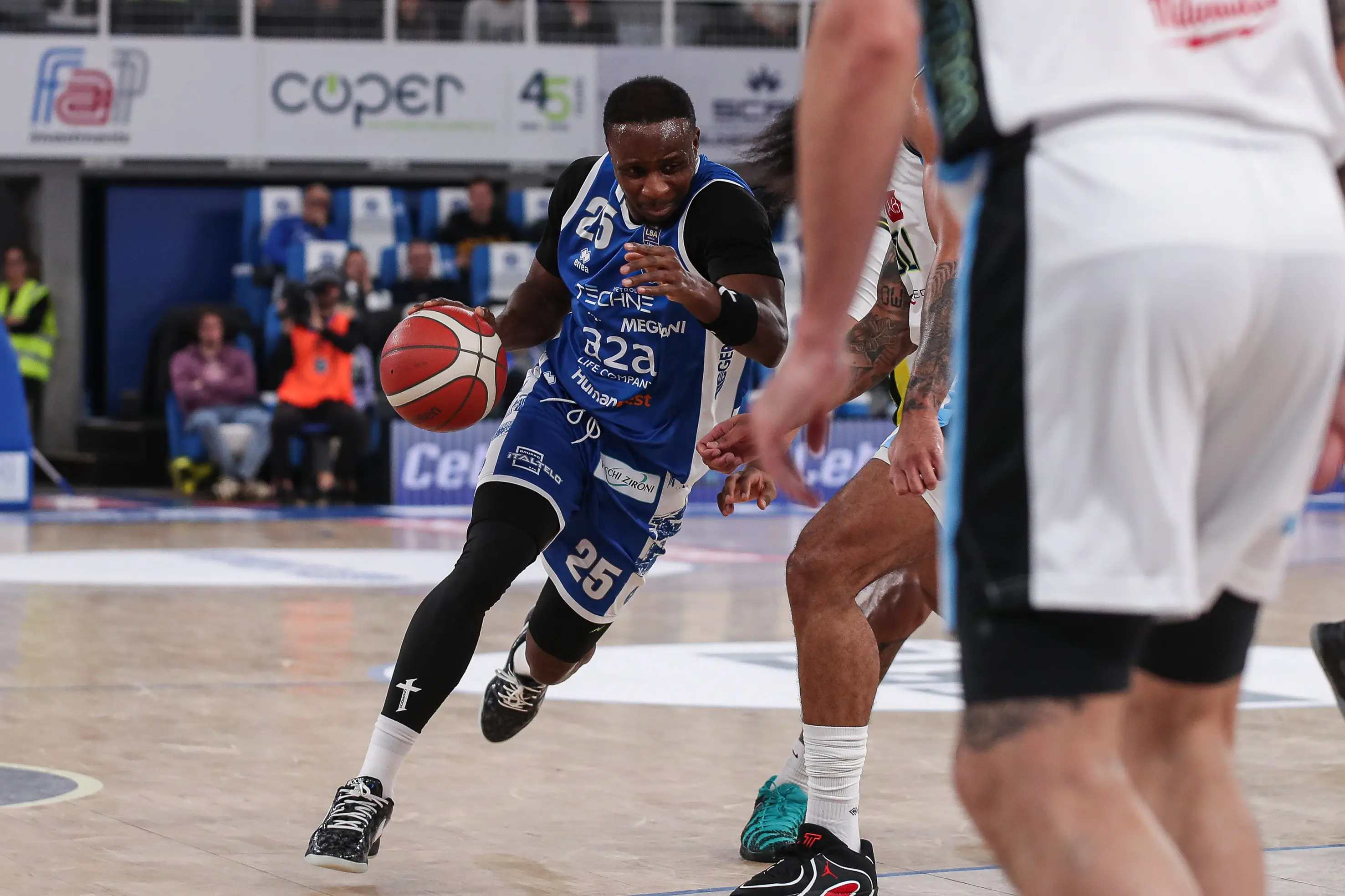 Germani-Cremona: le foto dal PalaLeonessa