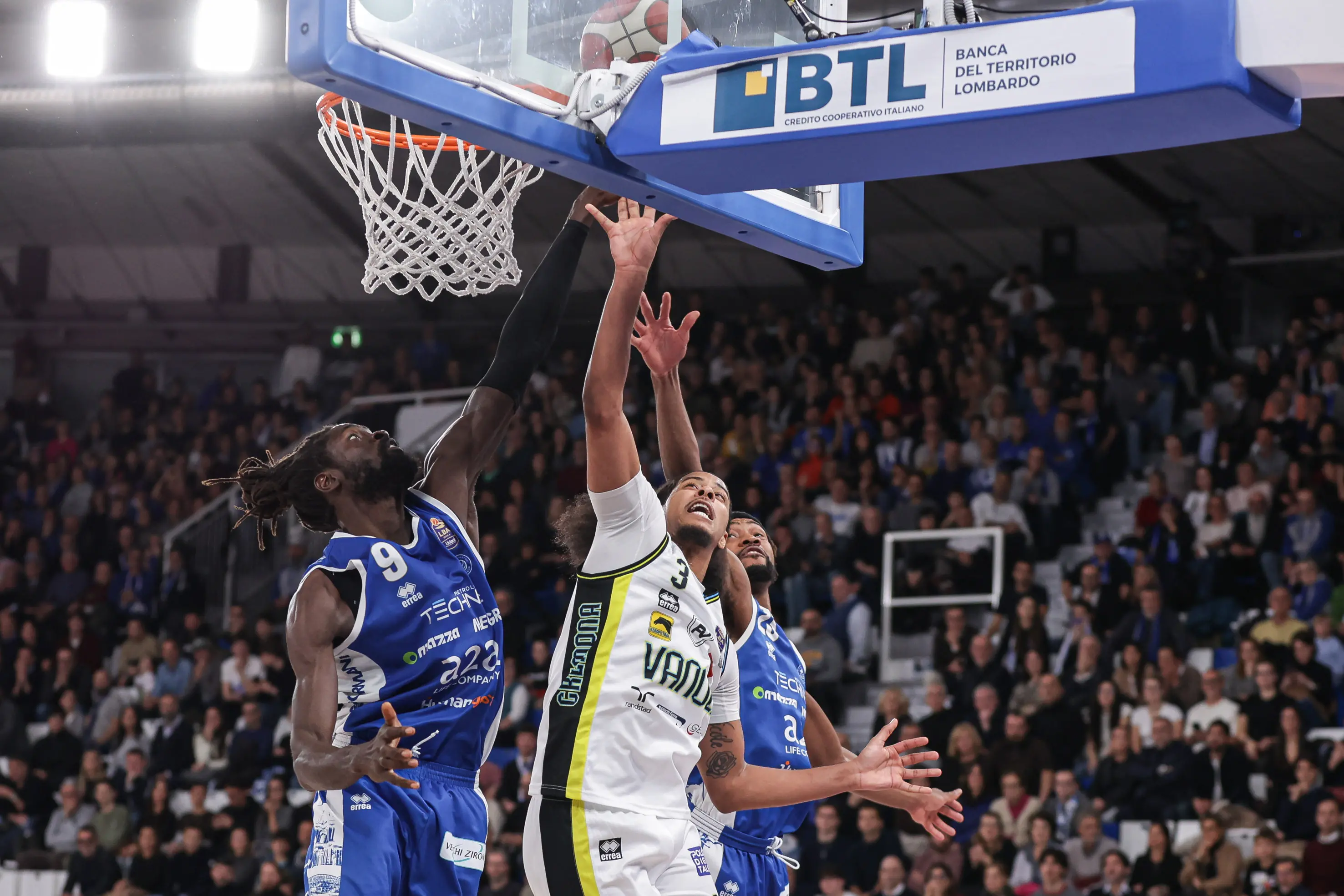 Germani-Cremona: le foto dal PalaLeonessa