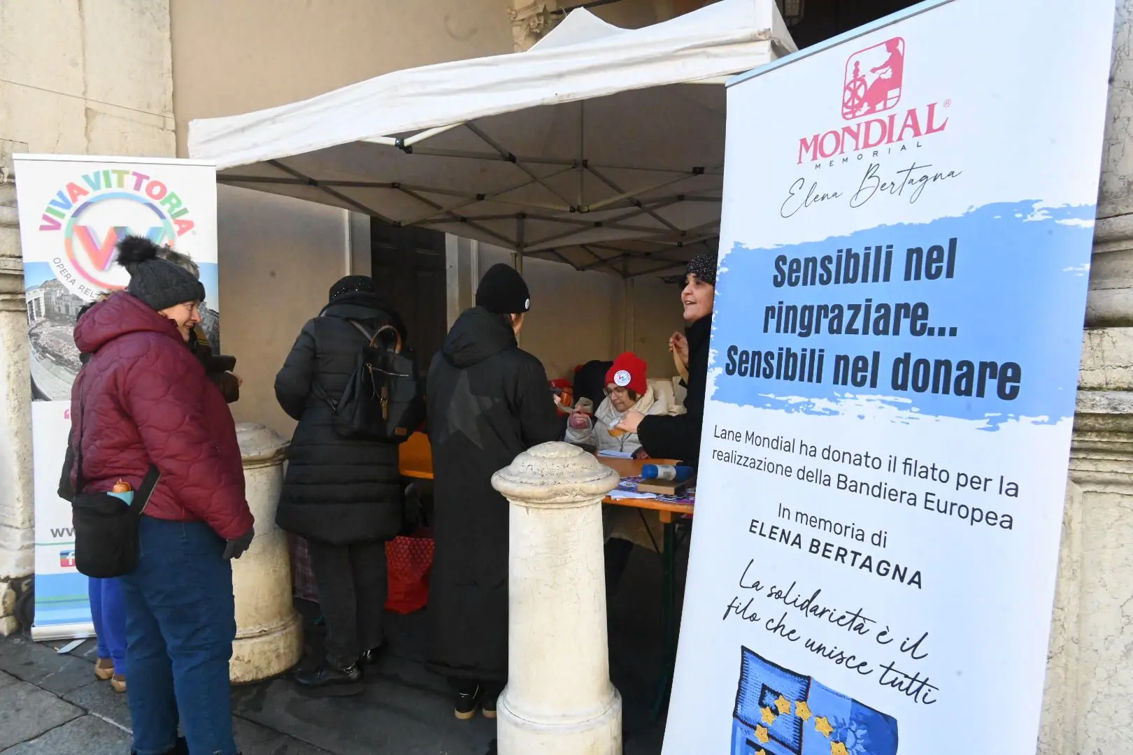 Viva Vittoria, l'installazione in piazza Loggia
