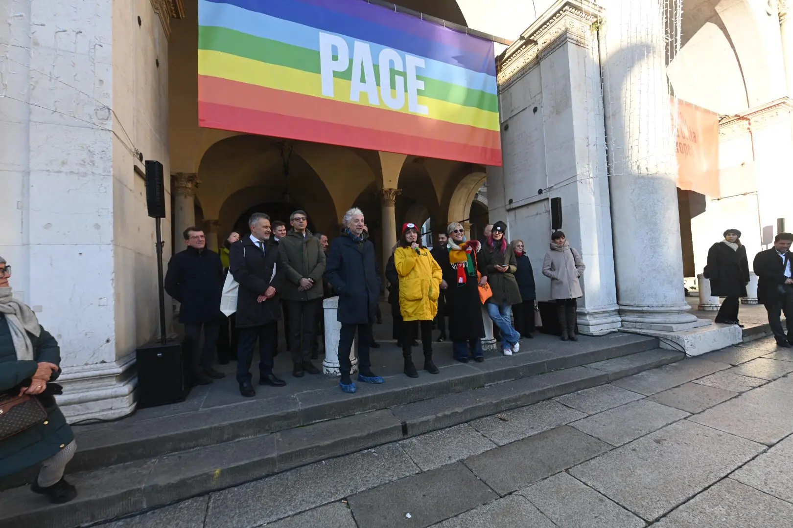 Viva Vittoria, l'installazione in piazza Loggia