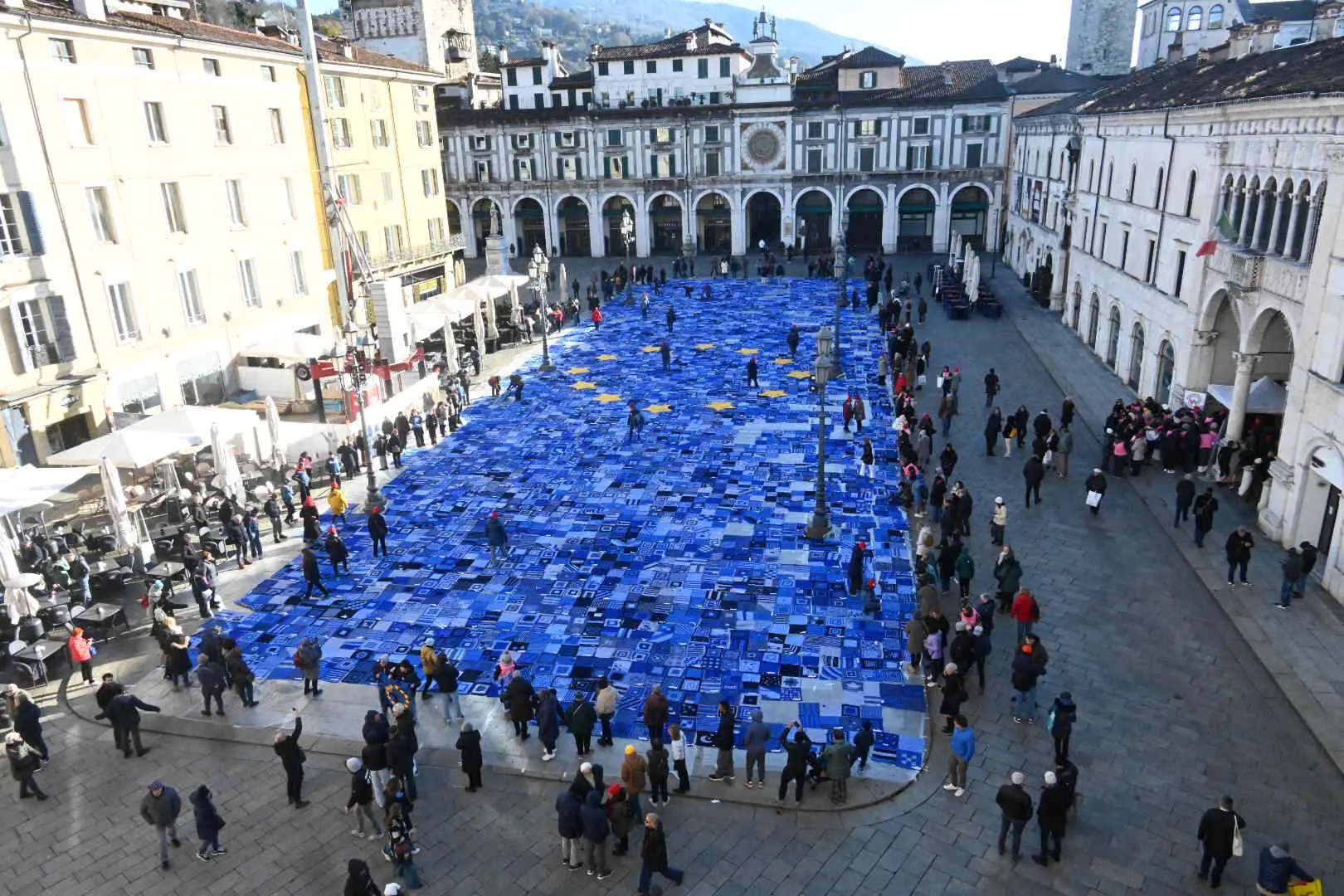 Viva Vittoria, l'installazione in piazza Loggia
