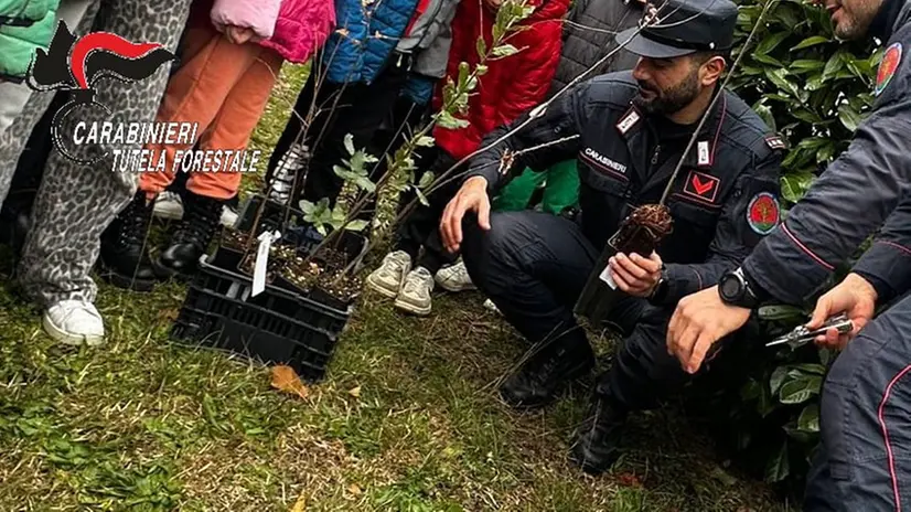Carabinieri e bambini insieme per la biodiversità
