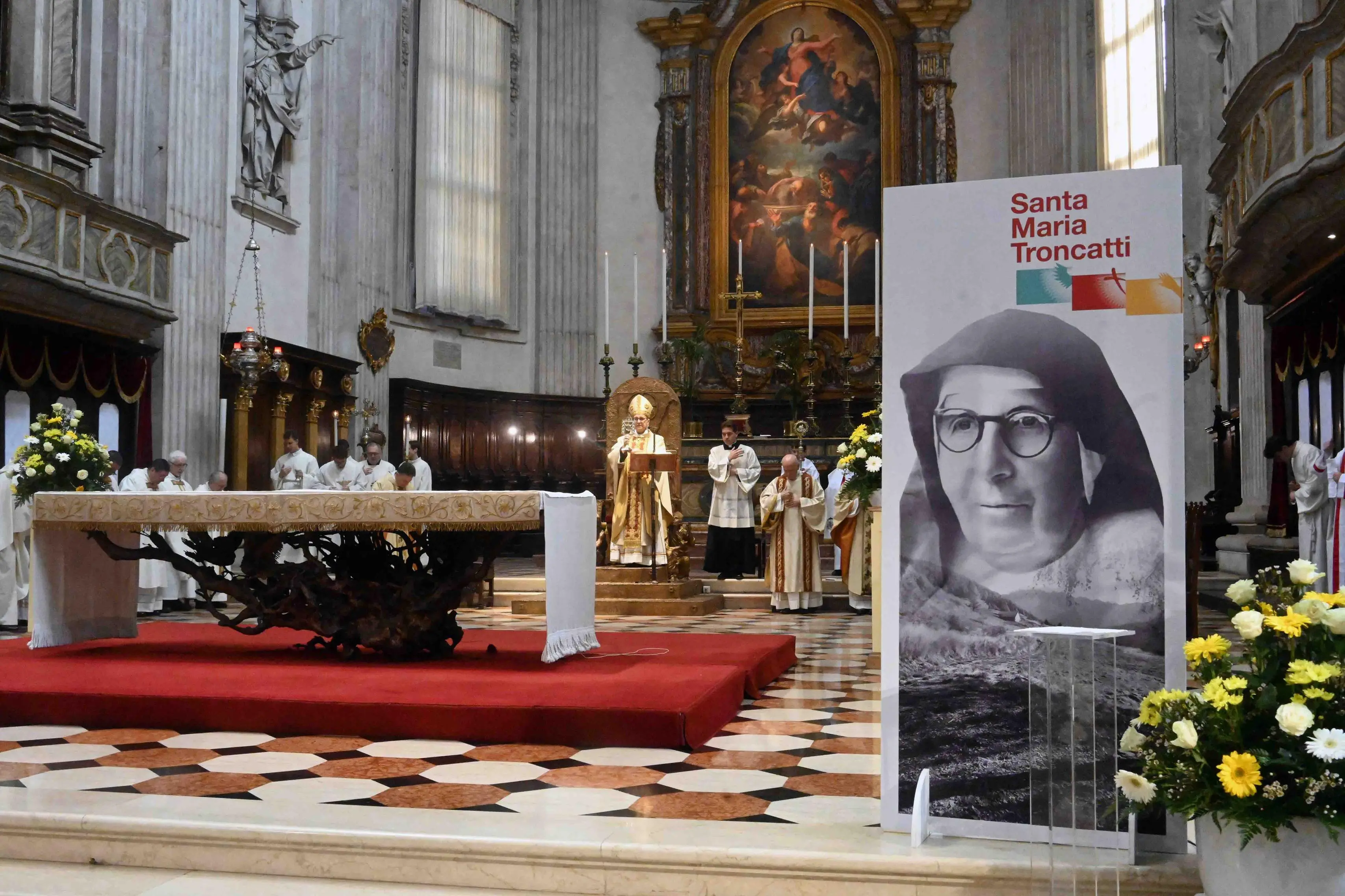 In duomo la messa per santa Maria Troncatti