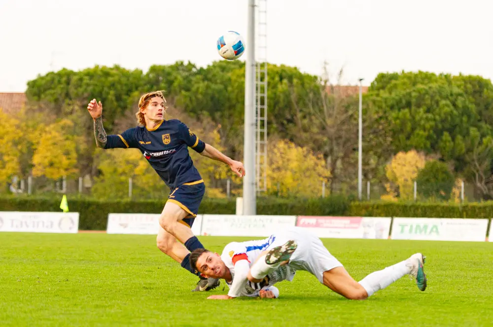 Derby di serie D, tris del Desenzano al Rovato Vertovese