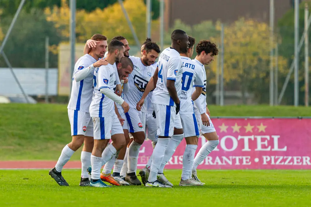 Derby di serie D, tris del Desenzano al Rovato Vertovese