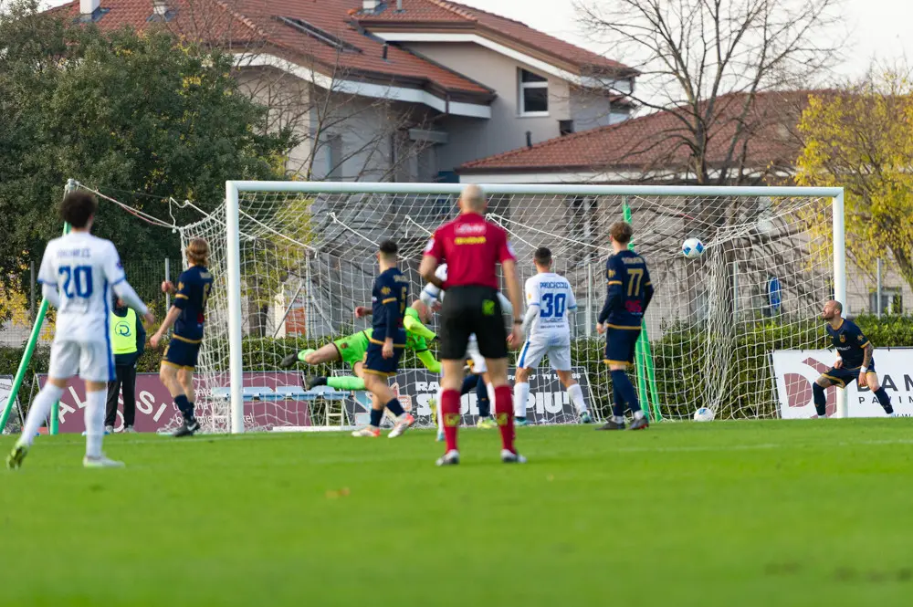 Derby di serie D, tris del Desenzano al Rovato Vertovese