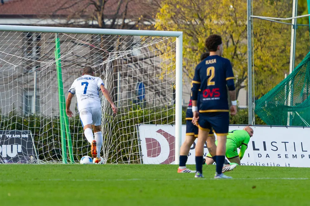 Derby di serie D, tris del Desenzano al Rovato Vertovese