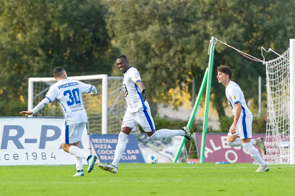 Derby di serie D, tris del Desenzano al Rovato Vertovese