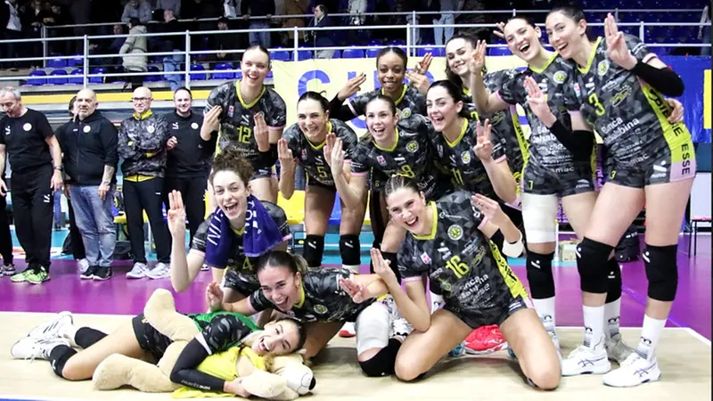 La Valsabbina festeggia la vittoria a Padova - Foto Lega Volley