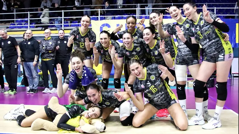 La Valsabbina festeggia la vittoria a Padova - Foto Lega Volley