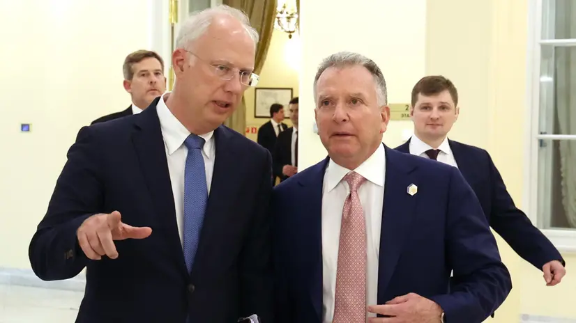 Dmitriev, ad del Fondo russo per gli investimenti diretti, e l'inviato Usa Witkoff - Foto Ansa © www.giornaledibrescia.it