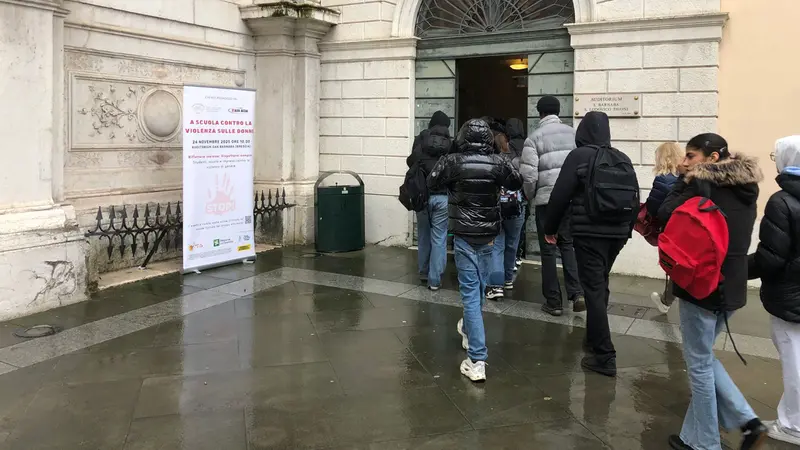 L'incontro in San Barnaba - Marco Ortogni/Neg © www.giornaledibrescia.it