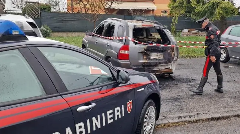 L'uomo ha anche cercato di bruciare l'auto - © www.giornaledibrescia.it