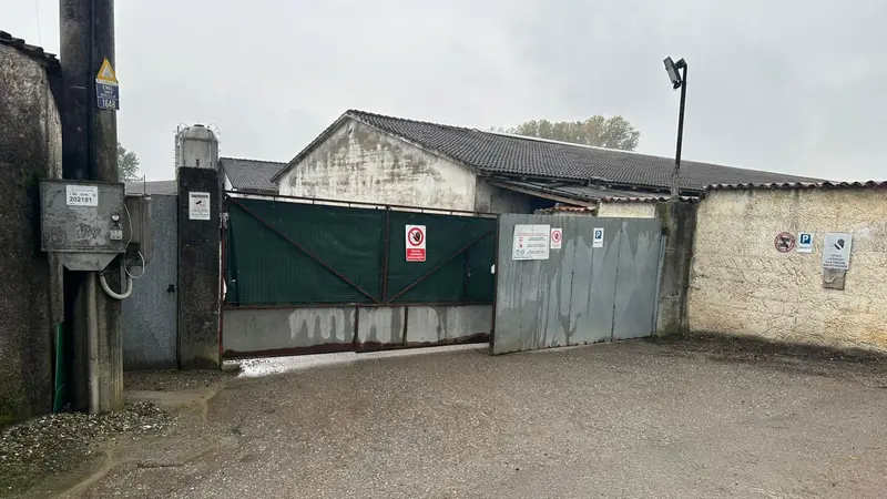 Gli esterni dell'azienda agricola di Pavone Mella dove è avvenuto il crollo