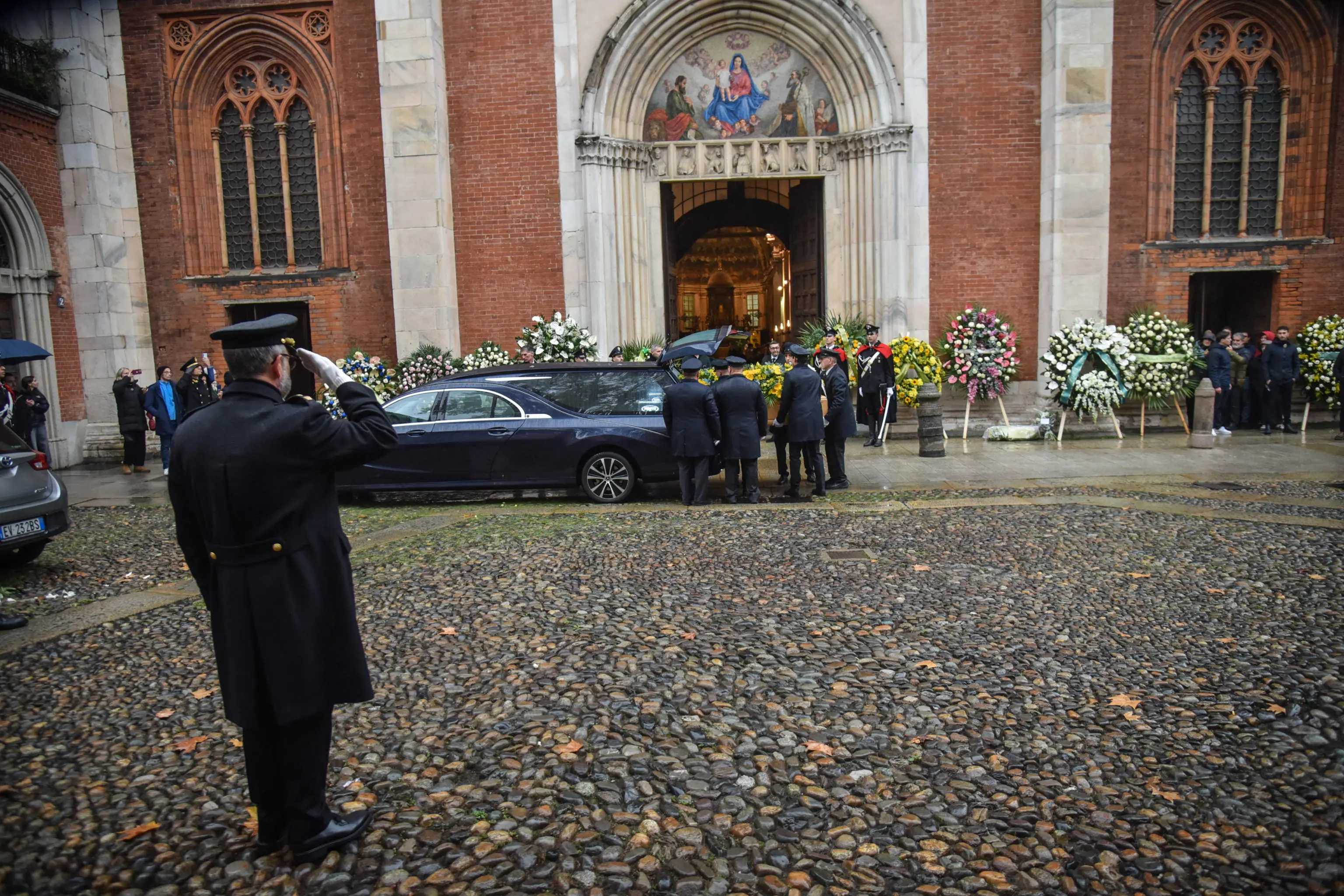 A Milano il funerale di Ornella Vanoni