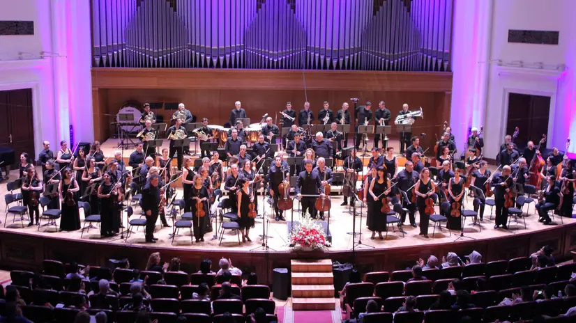 L'Armenian national philharmonic orchestra