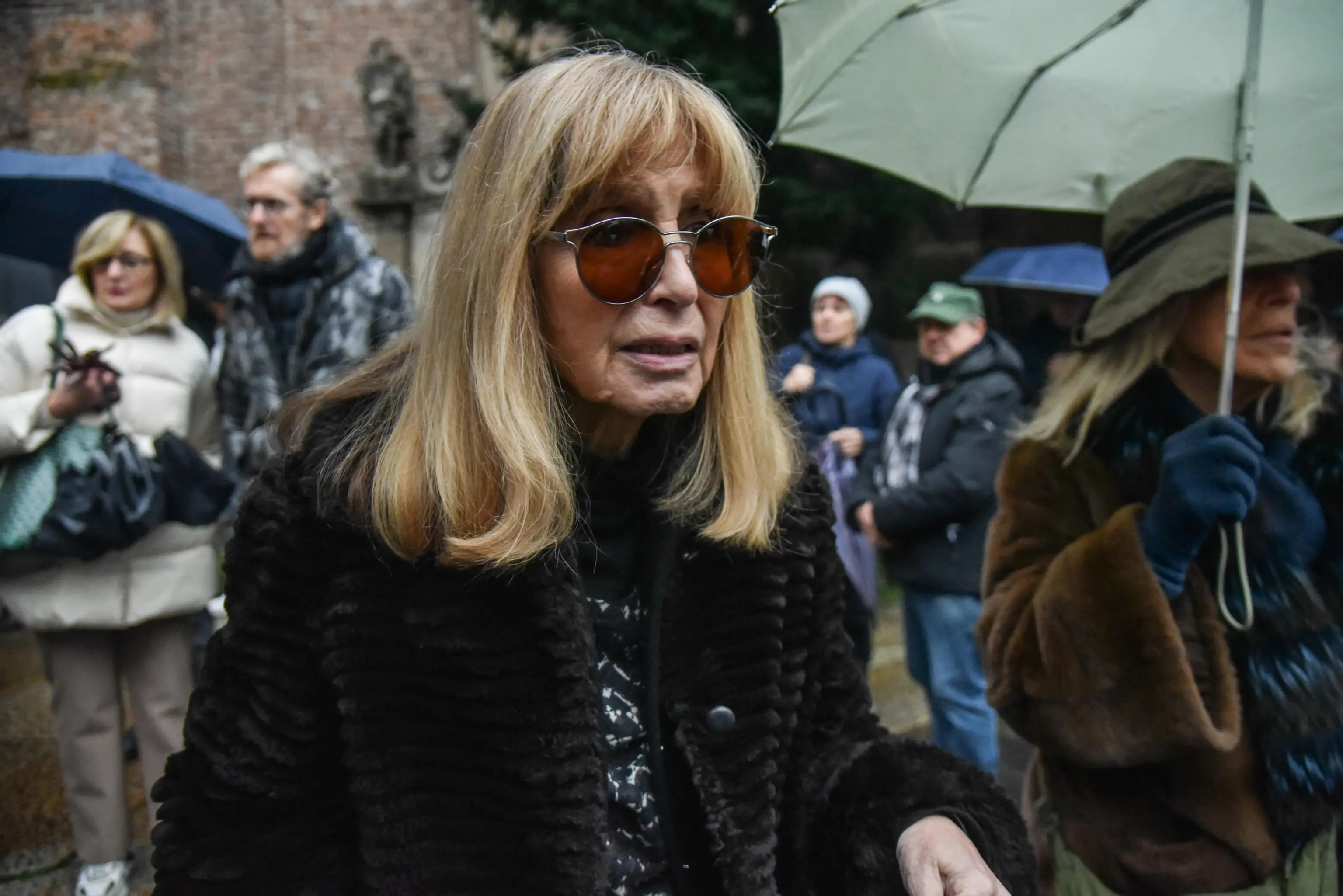 Il funerale di Ornella Vanoni, i vip e le istituzioni