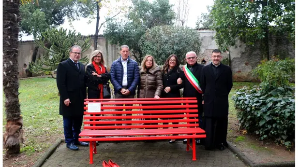 Le panchine rosse nell'Hinterland