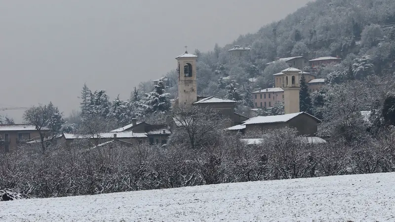 Uno scorcio di Mompiano durante una nevicata
