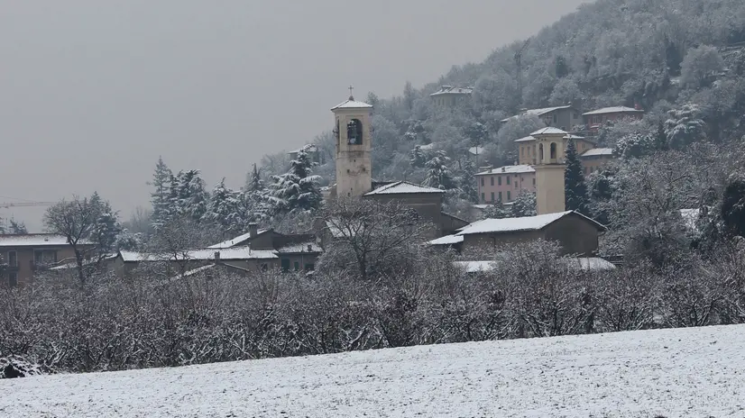 Uno scorcio di Mompiano durante una nevicata
