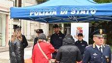 Giornata contro la violenza sulle donne: la Polizia di Stato in corso Zanardelli