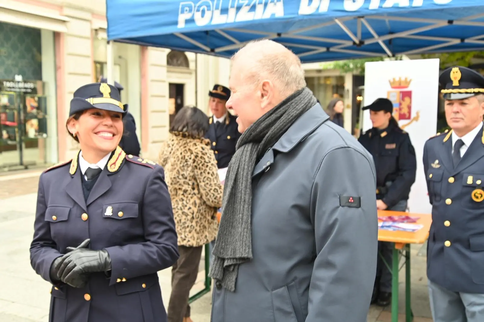Giornata contro la violenza sulle donne: la Polizia di Stato in corso Zanardelli