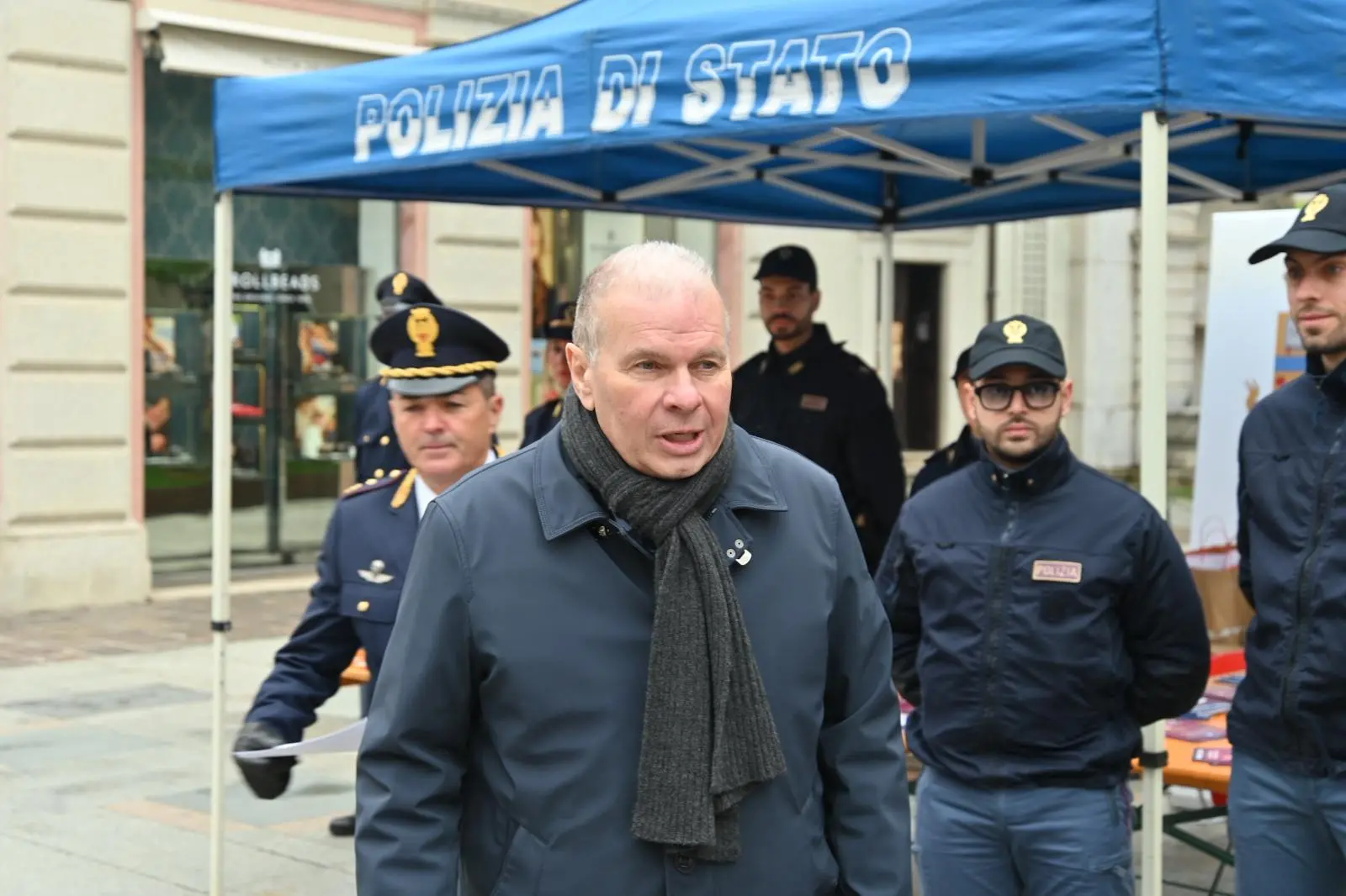 Giornata contro la violenza sulle donne: la Polizia di Stato in corso Zanardelli