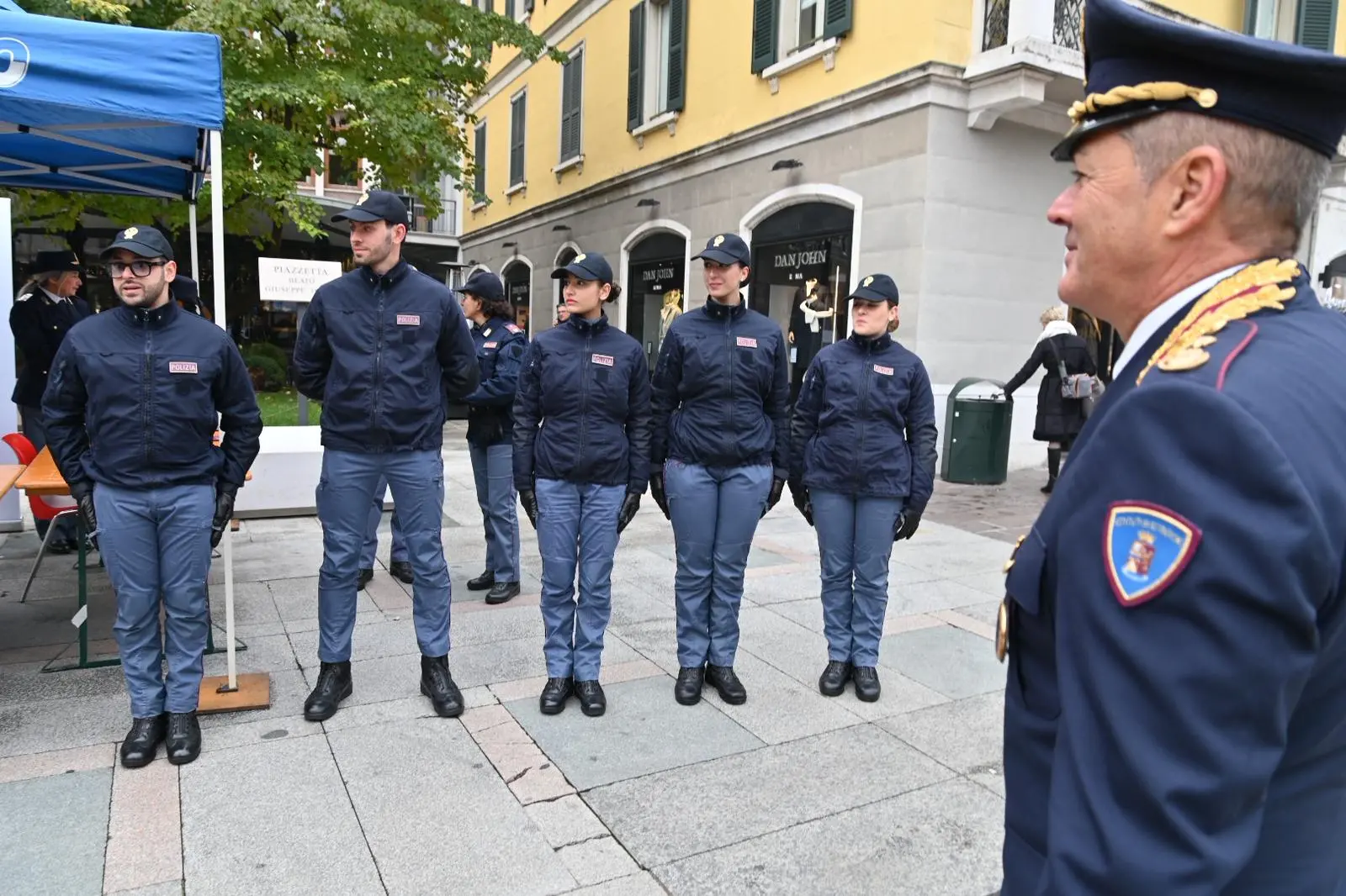 Giornata contro la violenza sulle donne: la Polizia di Stato in corso Zanardelli