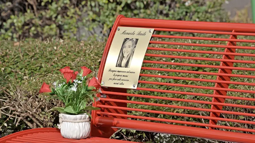 La panchina rossa in città, in ricordo di Manuela Bailo