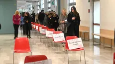 In Tribunale 44 sedie rosse per le vittime di femminicidio