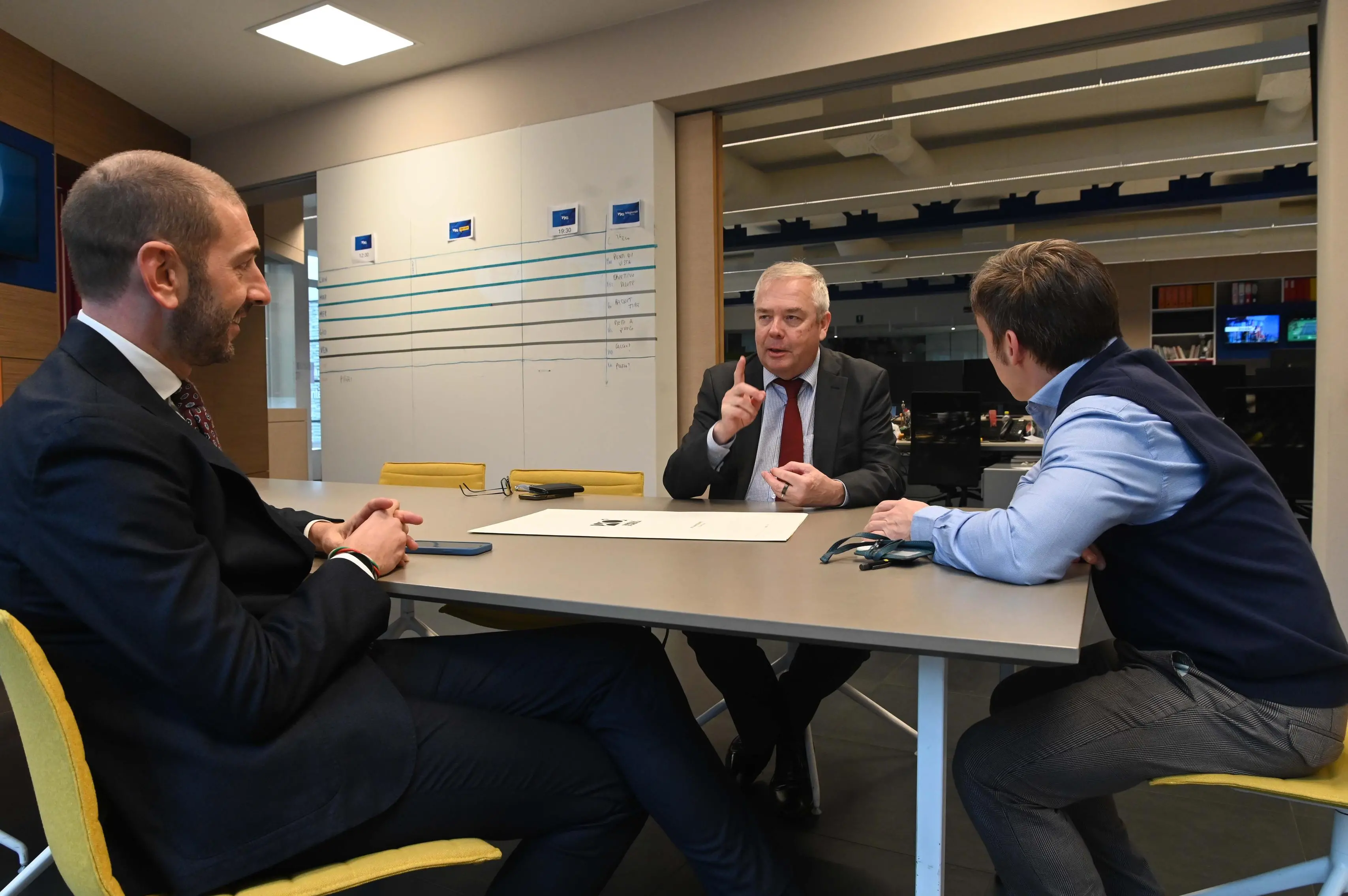 La visita dell'ambasciatore finlandese al Giornale di Brescia