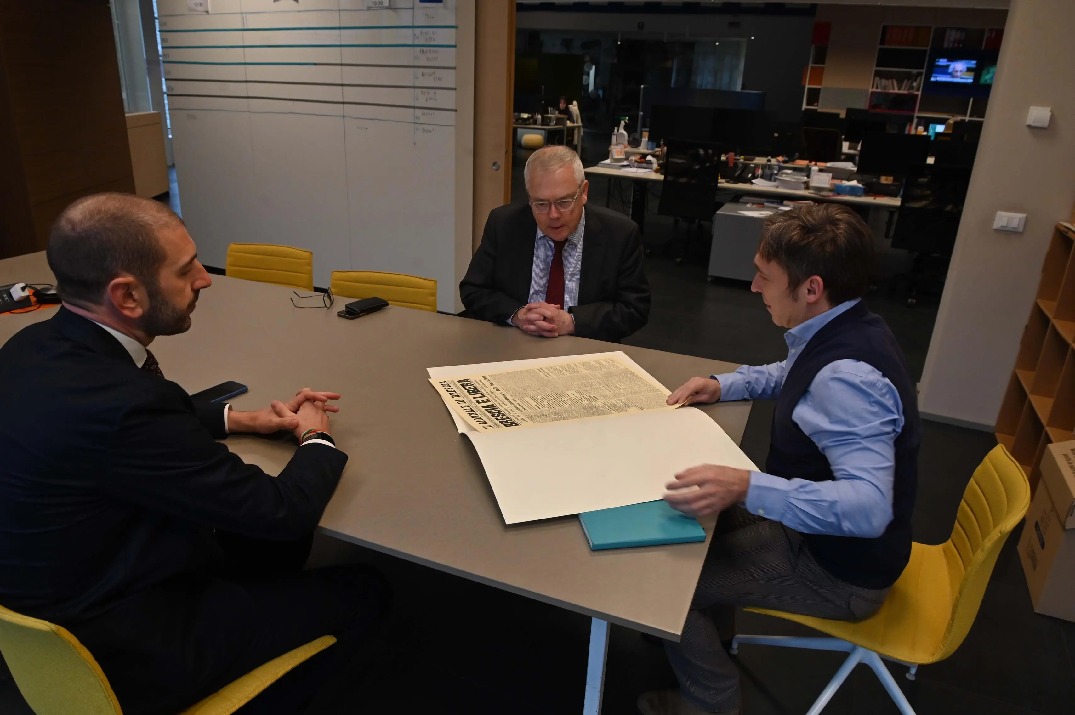 La visita dell'ambasciatore finlandese al Giornale di Brescia