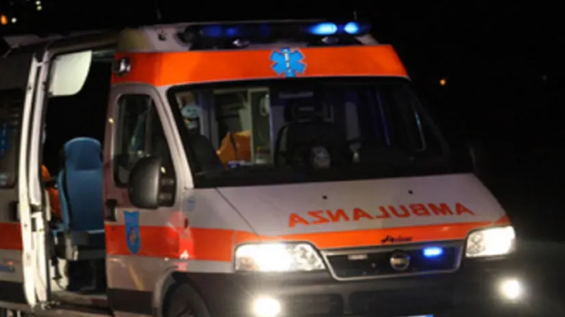 Un'ambulanza - Foto d'archivio © www.giornaledibrescia.it