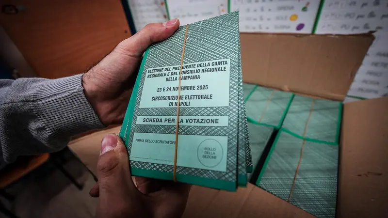 Schede elettorali - Foto Ansa © www.giornaledibrescia.it