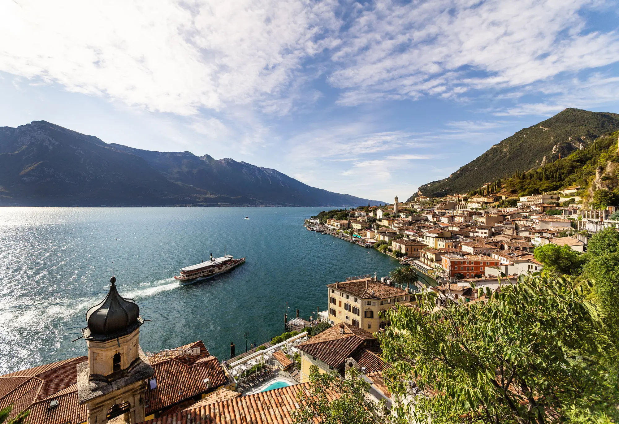 Una veduta dall'alto di Limone sul Garda - Foto Ufficio stampa Tci © www.giornaledibrescia.it