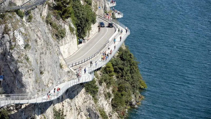 La ciclovia a Limone - © www.giornaledibrescia.it