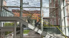 La vetrata della sede del Giornale di Brescia