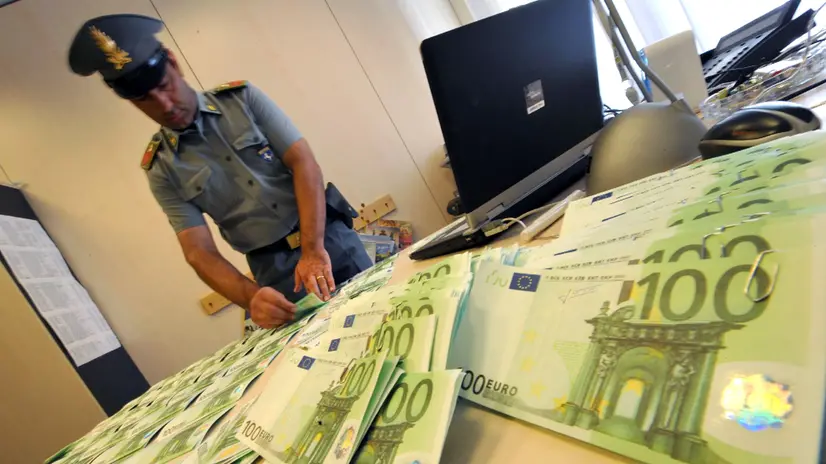 La Guardia di Finanza ha sequestrato droga e contanti - © www.giornaledibrescia.it