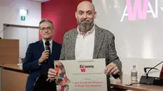 Antonio Frosio, direttore Generale della Ccr di Borgo San Giacomo, con il premio