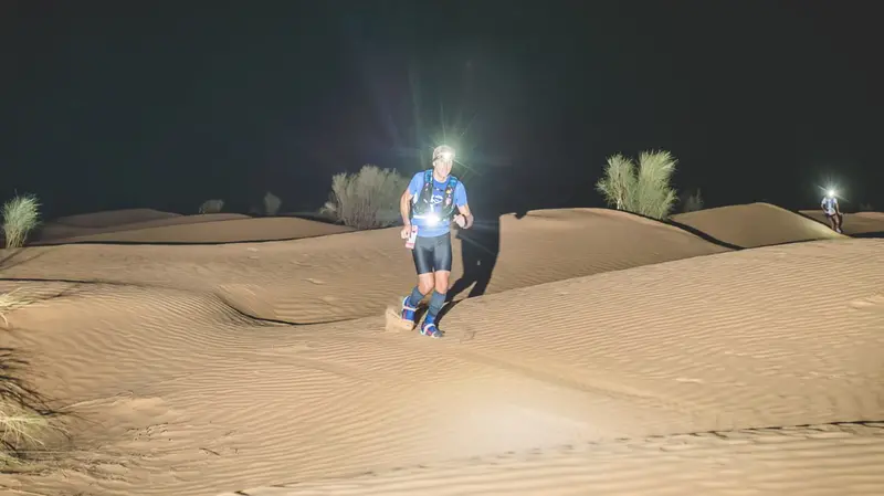 Cristian Casali nel deserto del Sahara