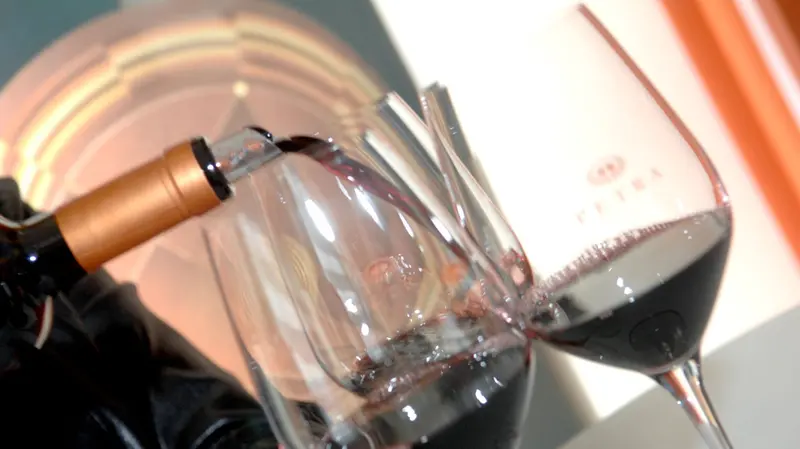 Un bicchiere di vino rosso