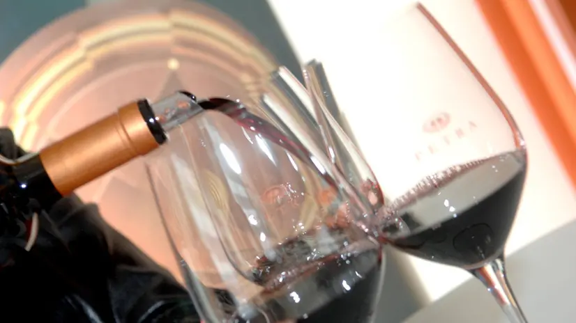 Un bicchiere di vino rosso