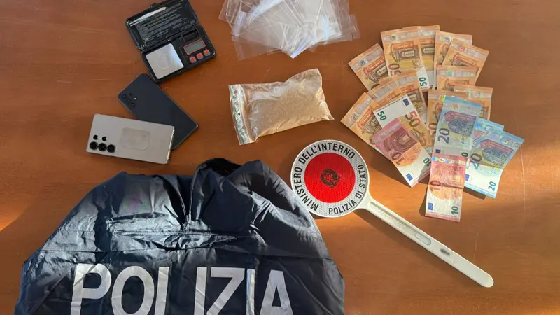 Il materiale sequestrato - © www.giornaledibrescia.it