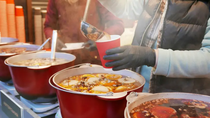 Vin brulè immancabile ai mercatini, nelle sagre o feste alpine