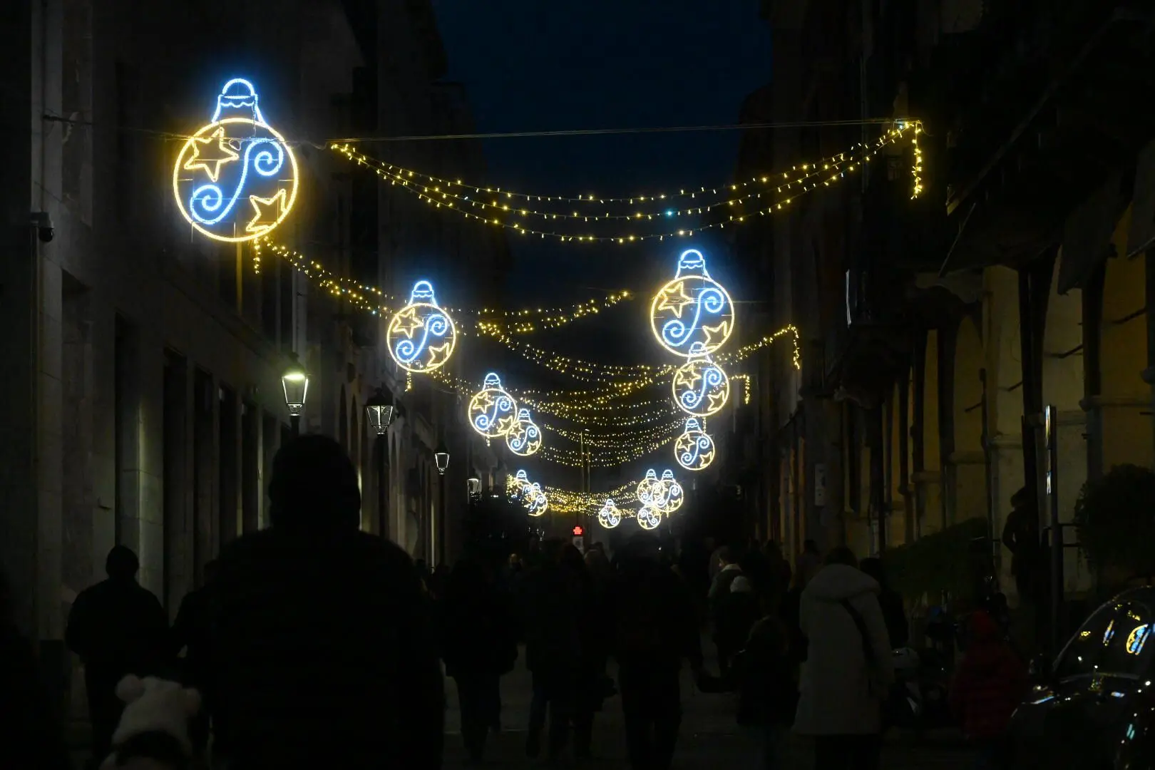 L'accensione delle luminarie in città