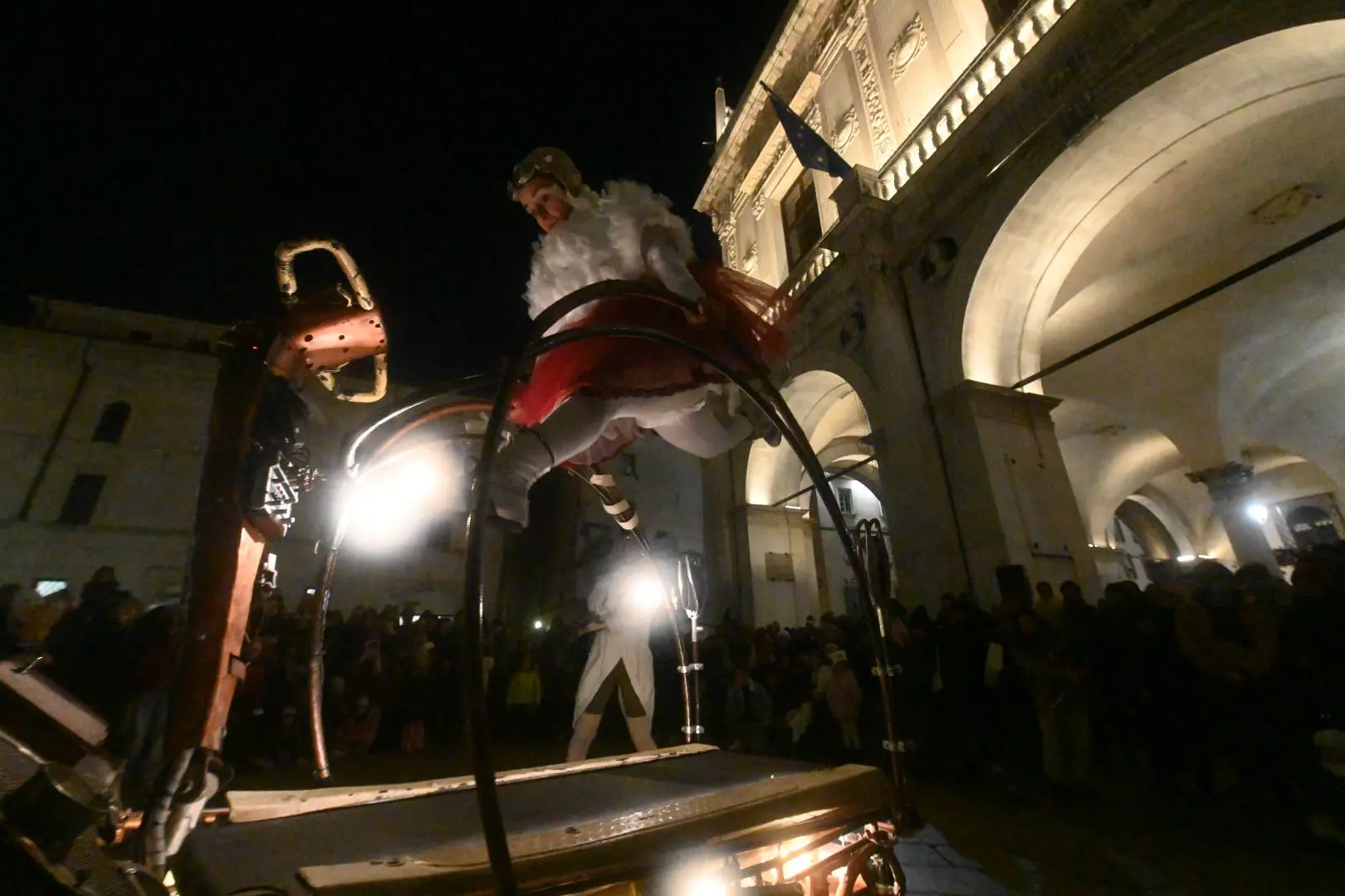 L'accensione delle luminarie in città